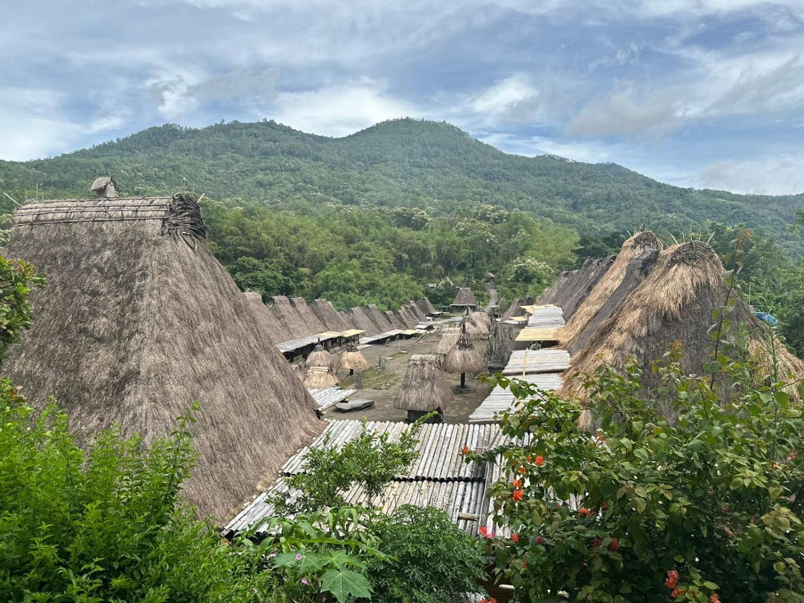 D'Flora Homestay Labuan Bajo Dış mekan fotoğraf
