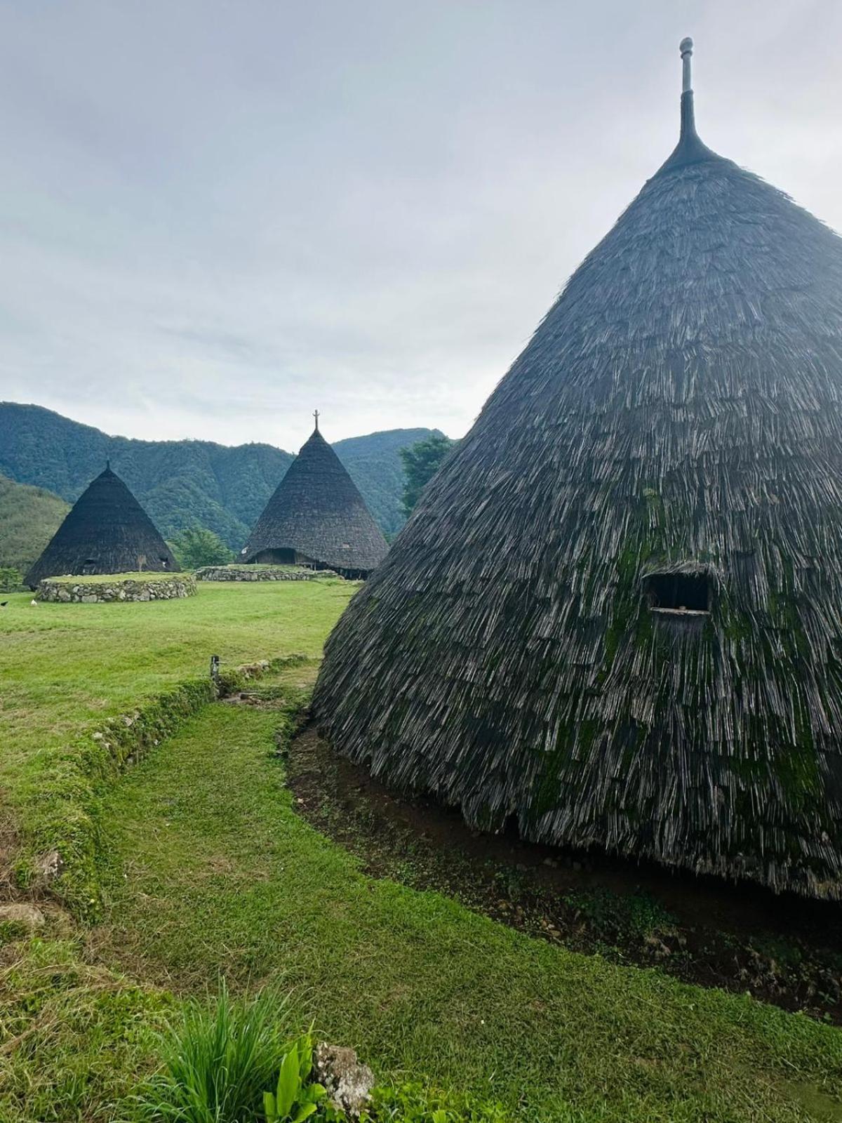 D'Flora Homestay Labuan Bajo Dış mekan fotoğraf