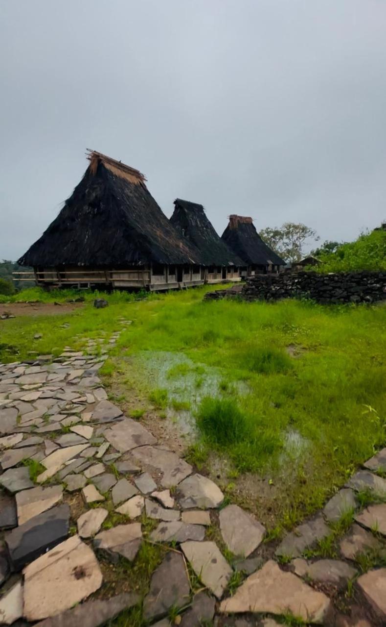 D'Flora Homestay Labuan Bajo Dış mekan fotoğraf