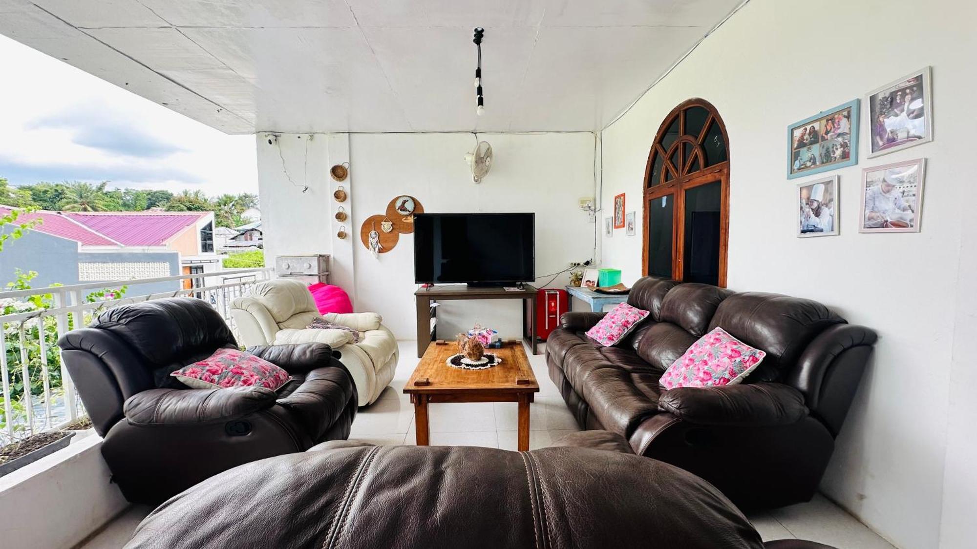 D'Flora Homestay Labuan Bajo Dış mekan fotoğraf